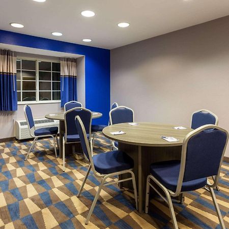 Microtel Inn & Suites By Wyndham Bethel/Danbury Екстериор снимка