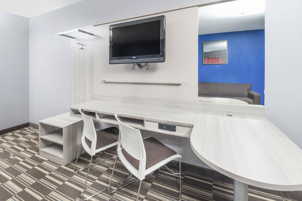 Microtel Inn & Suites By Wyndham Bethel/Danbury Екстериор снимка