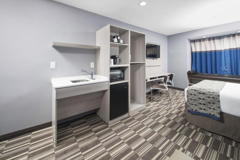 Microtel Inn & Suites By Wyndham Bethel/Danbury Екстериор снимка