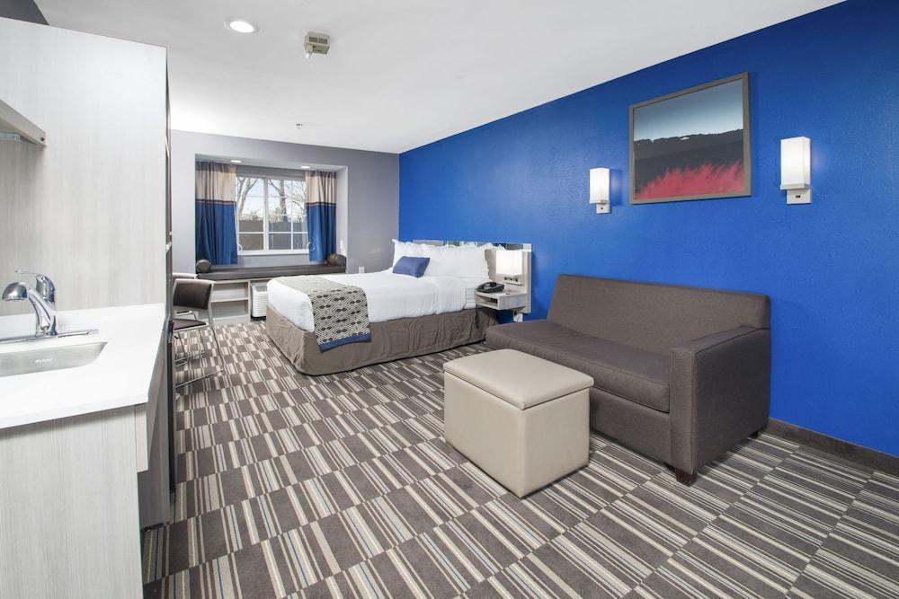 Microtel Inn & Suites By Wyndham Bethel/Danbury Екстериор снимка
