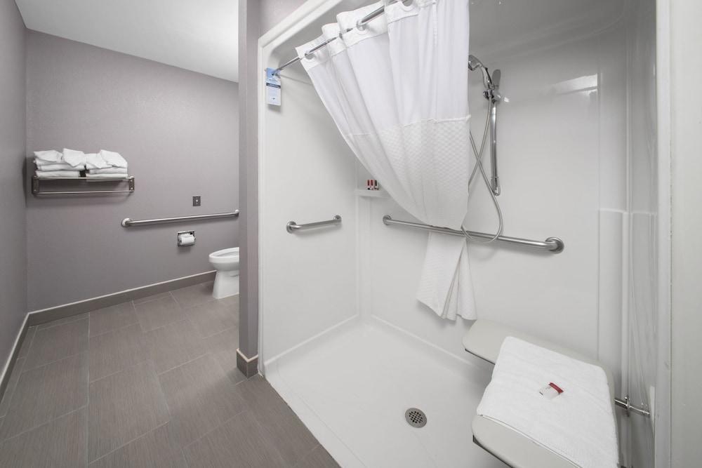 Microtel Inn & Suites By Wyndham Bethel/Danbury Екстериор снимка