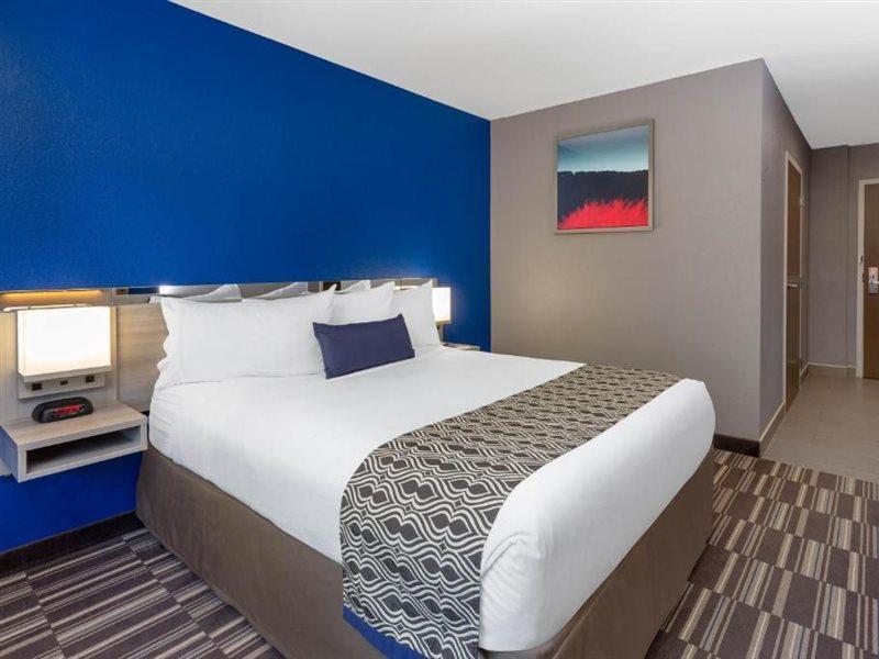 Microtel Inn & Suites By Wyndham Bethel/Danbury Екстериор снимка