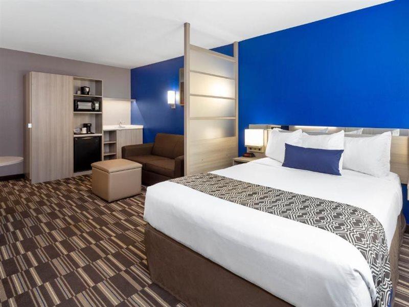 Microtel Inn & Suites By Wyndham Bethel/Danbury Екстериор снимка