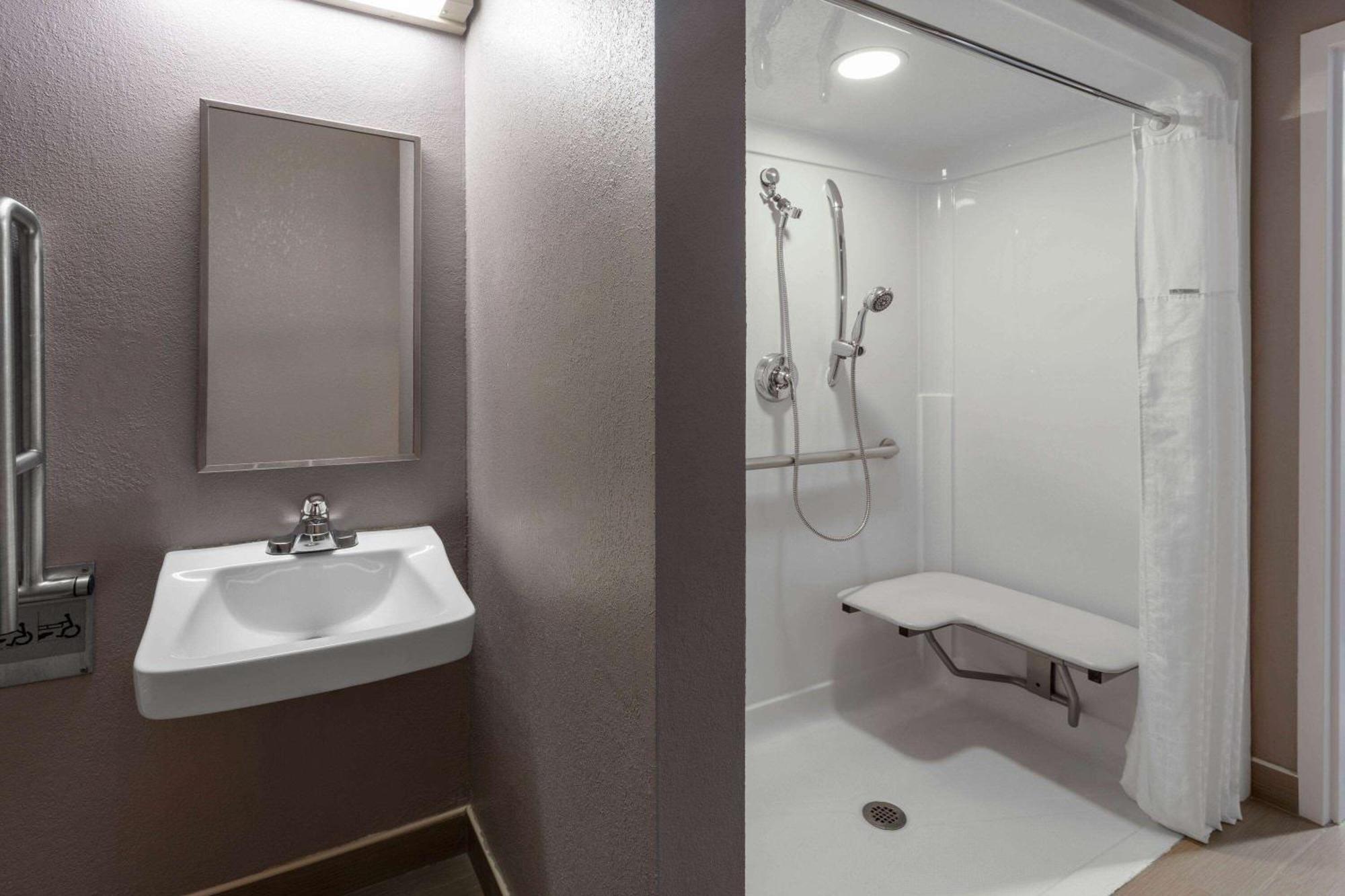 Microtel Inn & Suites By Wyndham Bethel/Danbury Екстериор снимка