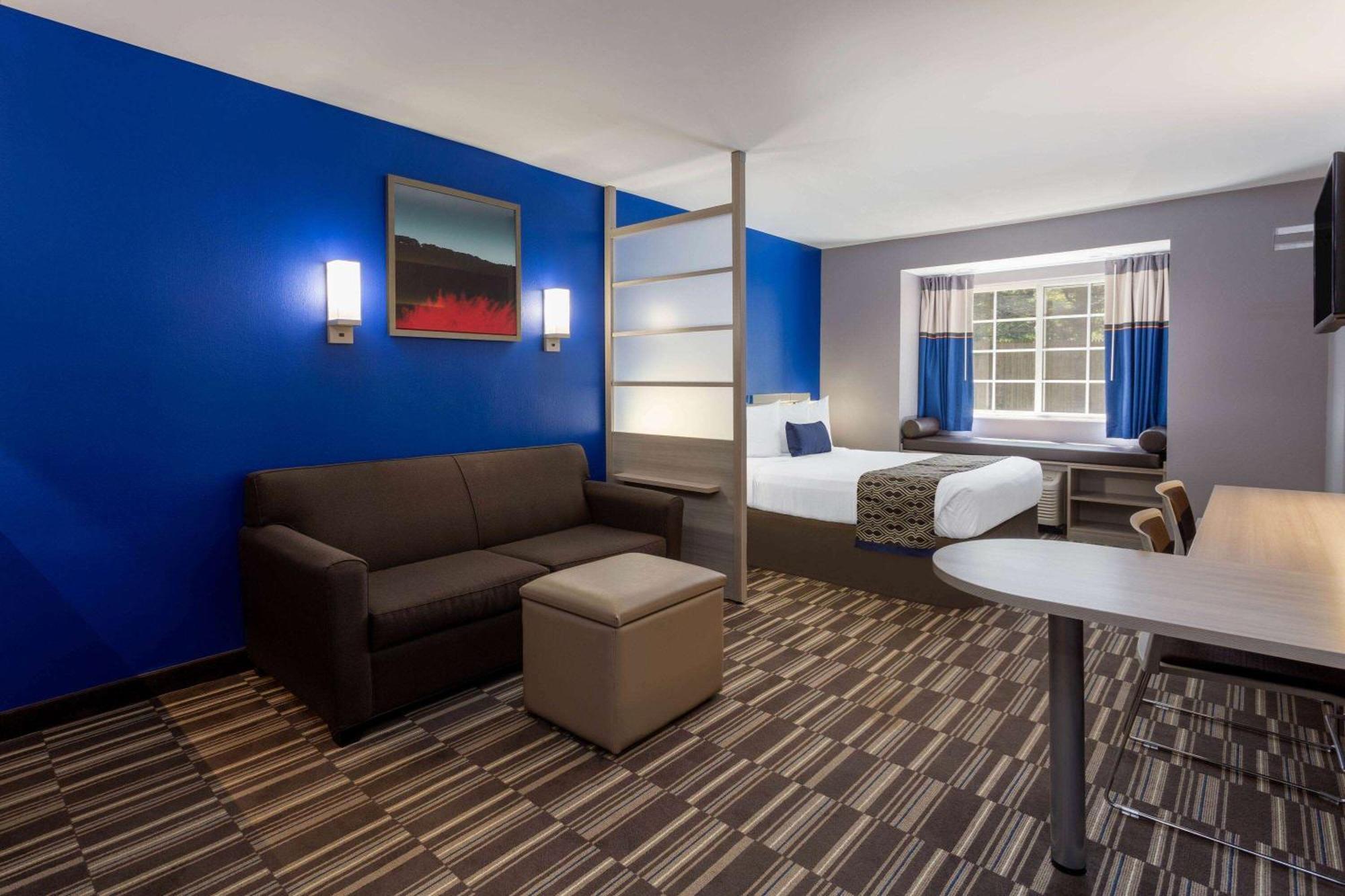 Microtel Inn & Suites By Wyndham Bethel/Danbury Екстериор снимка