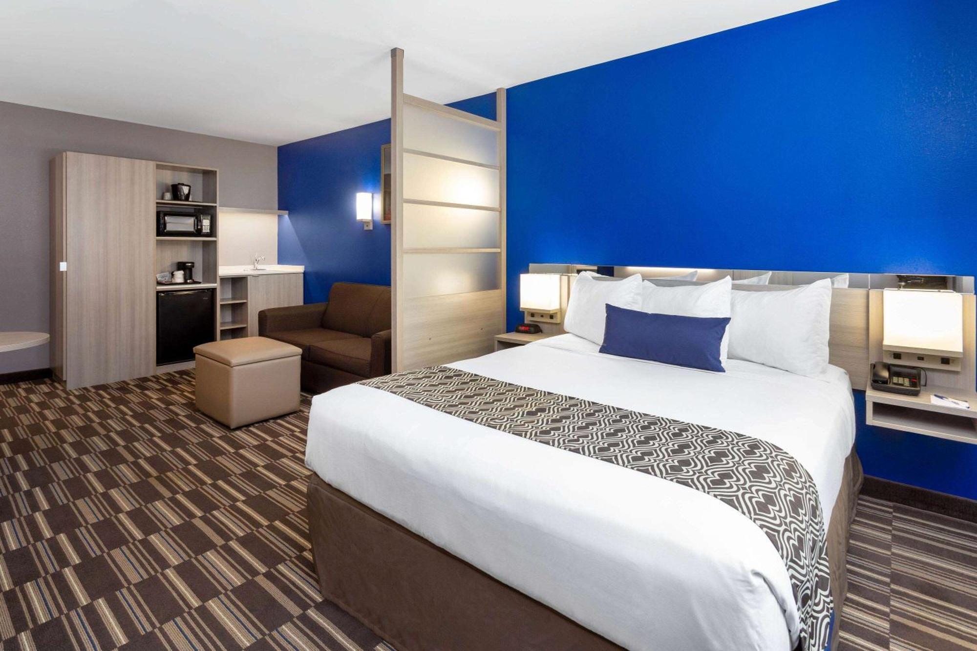 Microtel Inn & Suites By Wyndham Bethel/Danbury Екстериор снимка