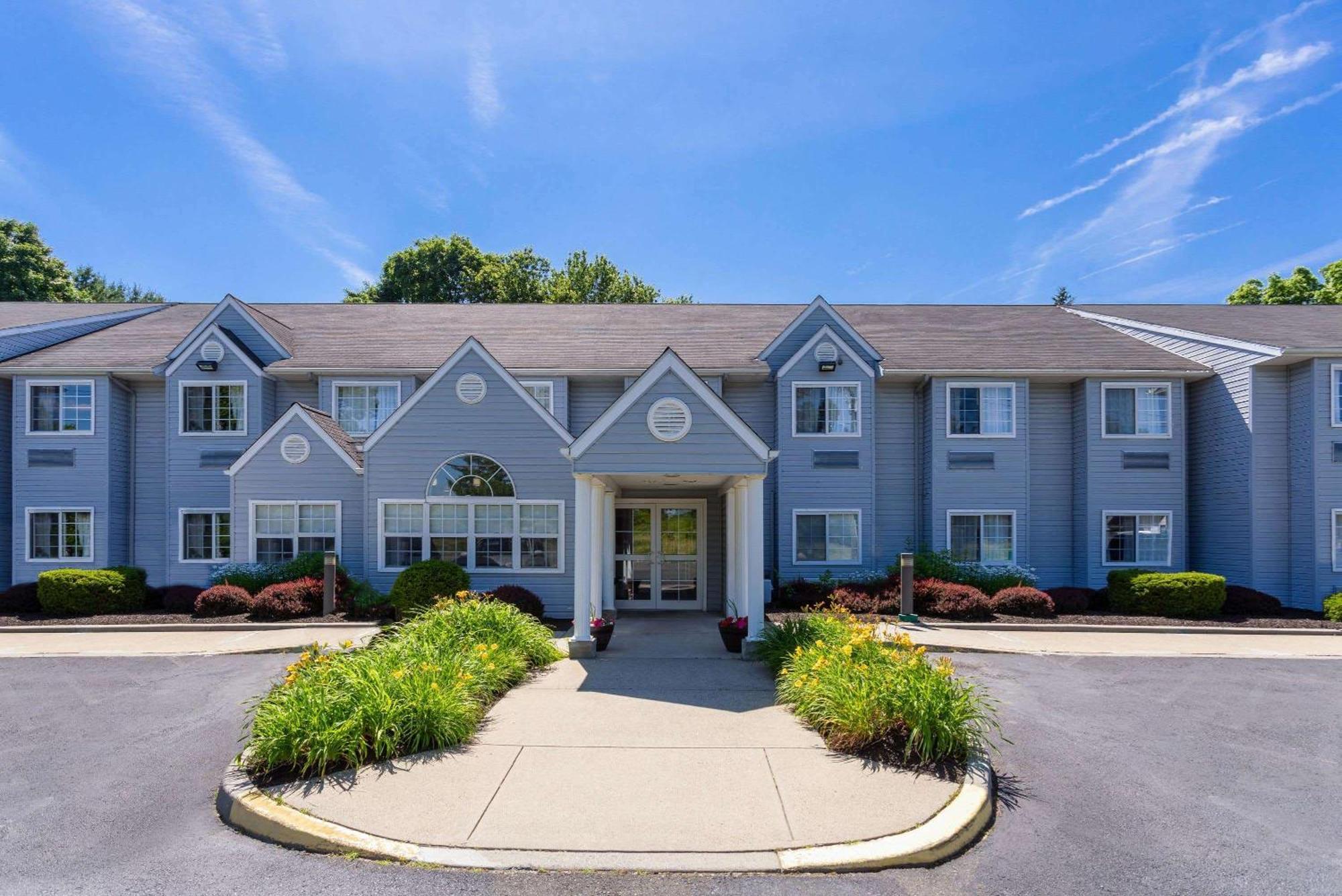 Microtel Inn & Suites By Wyndham Bethel/Danbury Екстериор снимка