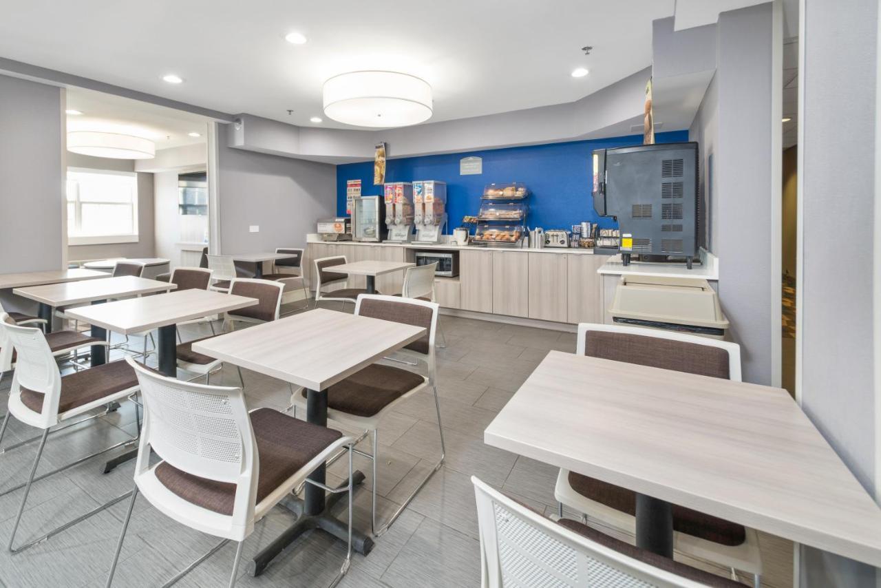 Microtel Inn & Suites By Wyndham Bethel/Danbury Екстериор снимка