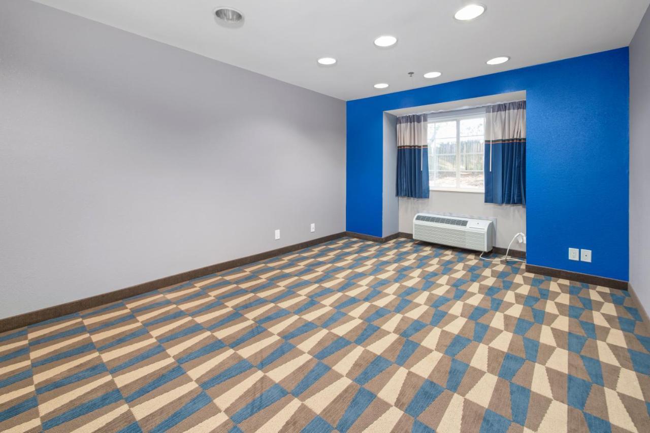 Microtel Inn & Suites By Wyndham Bethel/Danbury Екстериор снимка