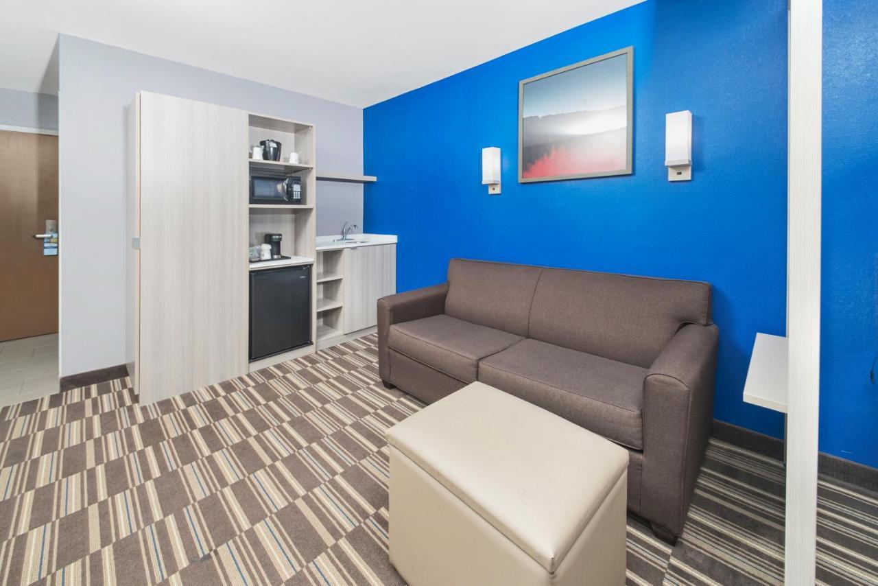 Microtel Inn & Suites By Wyndham Bethel/Danbury Екстериор снимка