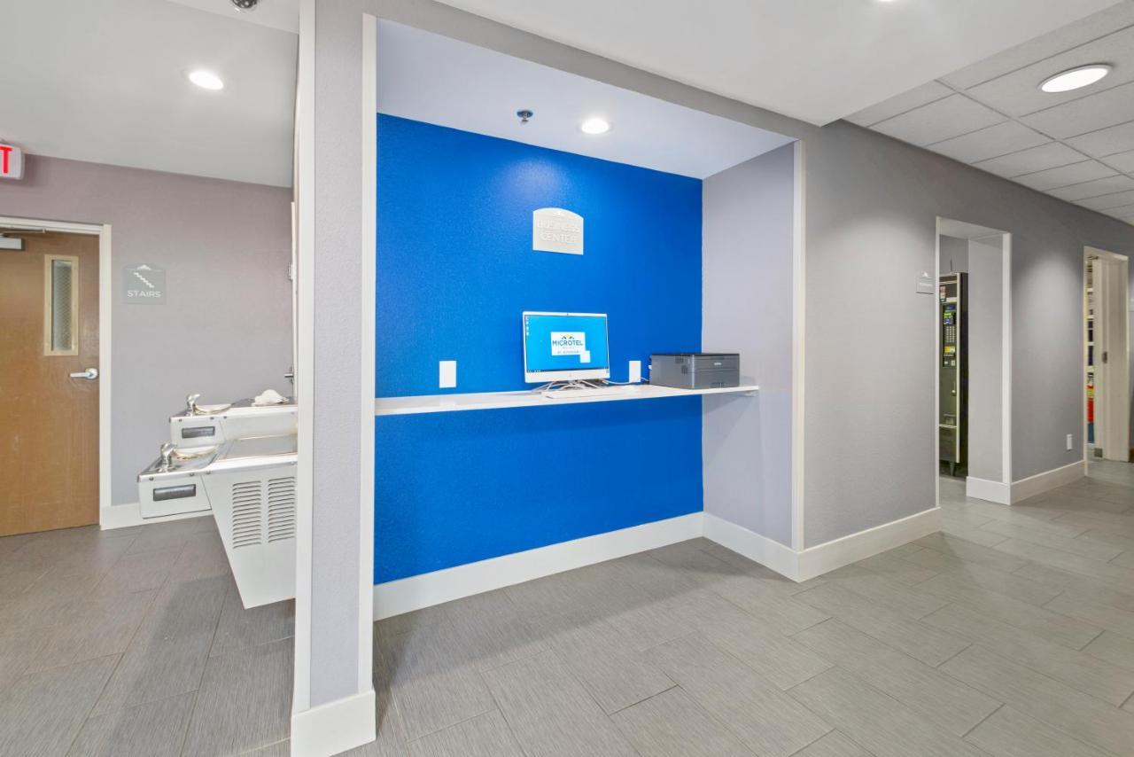 Microtel Inn & Suites By Wyndham Bethel/Danbury Екстериор снимка