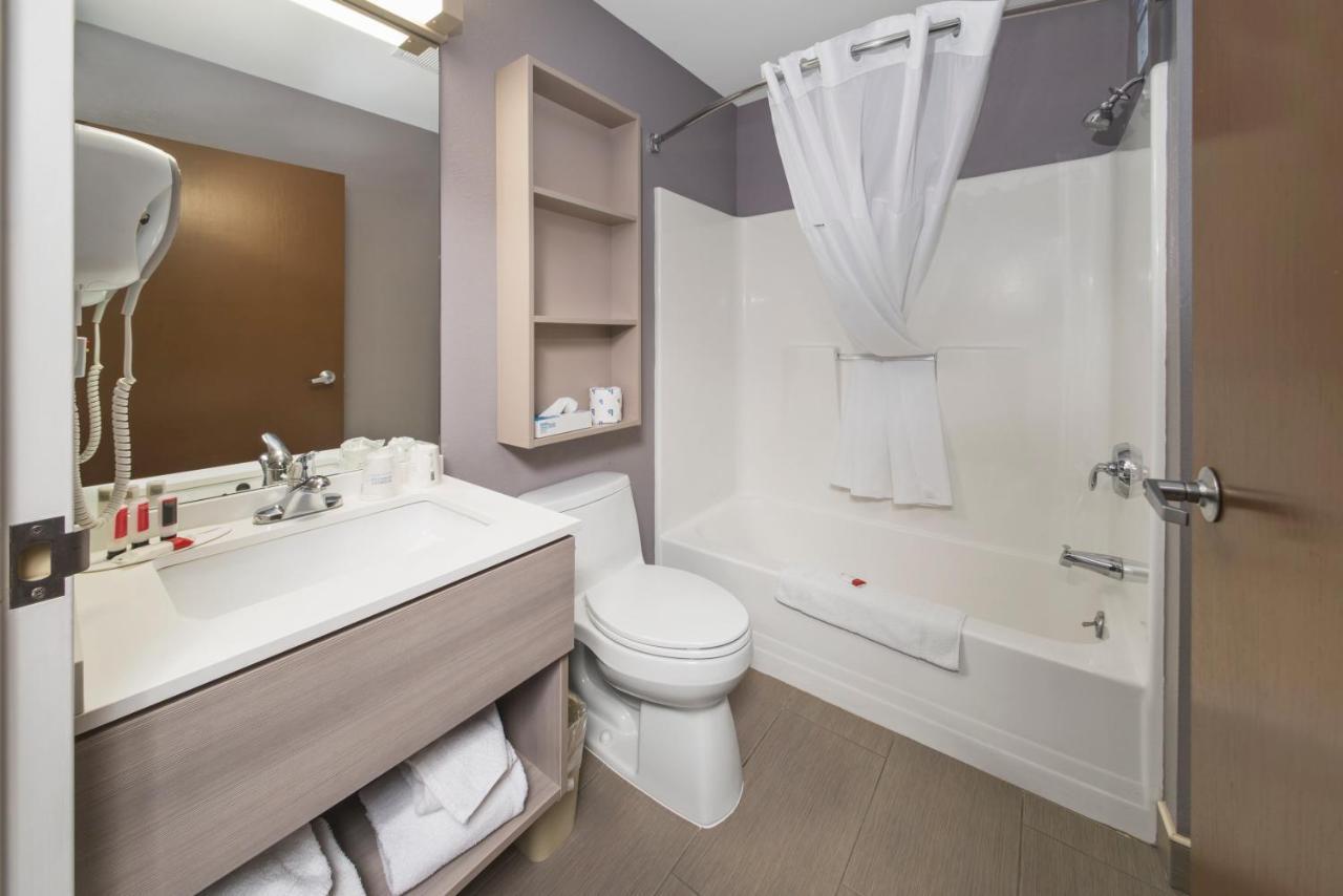 Microtel Inn & Suites By Wyndham Bethel/Danbury Екстериор снимка