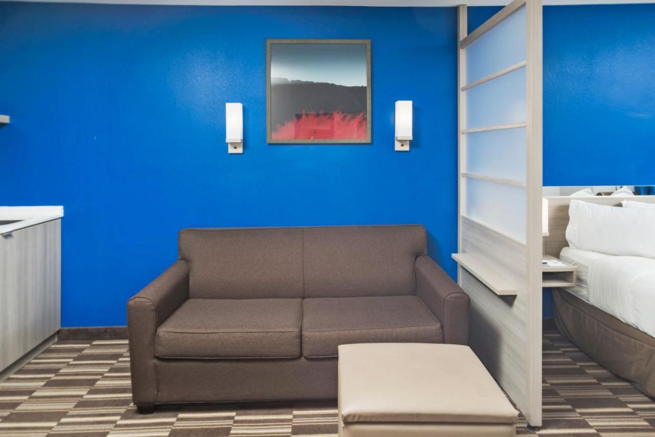 Microtel Inn & Suites By Wyndham Bethel/Danbury Екстериор снимка