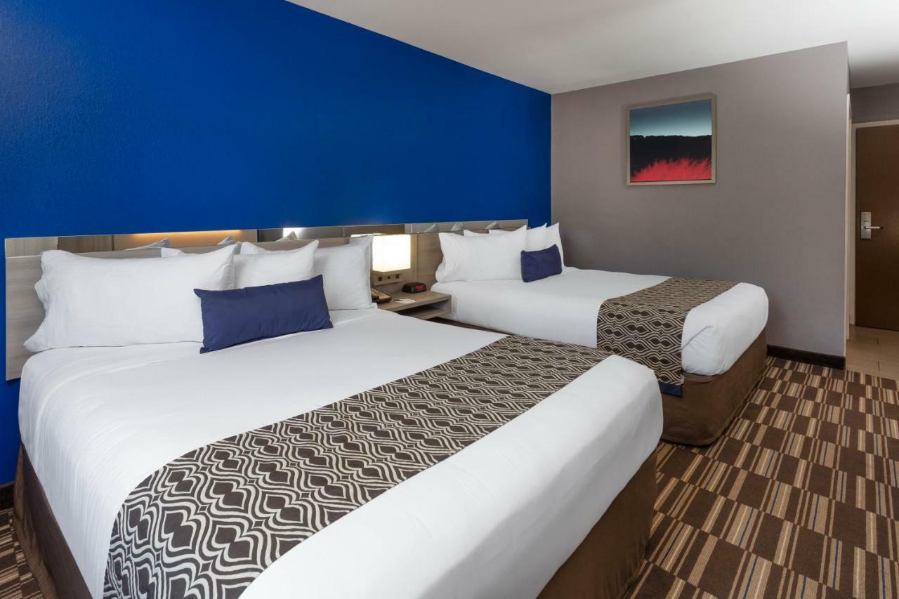 Microtel Inn & Suites By Wyndham Bethel/Danbury Екстериор снимка
