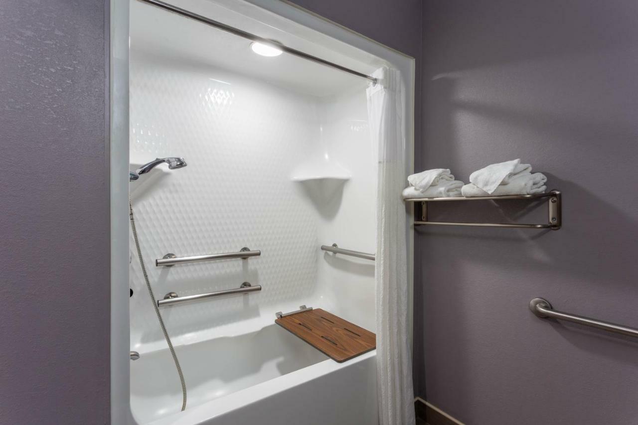 Microtel Inn & Suites By Wyndham Bethel/Danbury Екстериор снимка